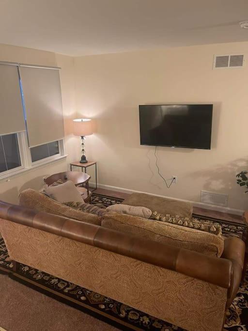 Entire Private 2 Bedrooms House, Nice Neighborhood Arnold エクステリア 写真