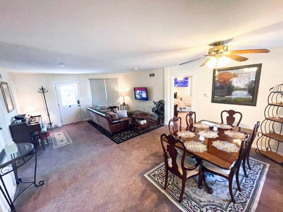 Entire Private 2 Bedrooms House, Nice Neighborhood Arnold エクステリア 写真