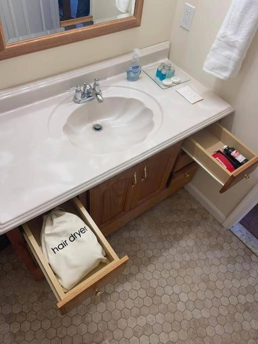 Entire Private 2 Bedrooms House, Nice Neighborhood Arnold エクステリア 写真