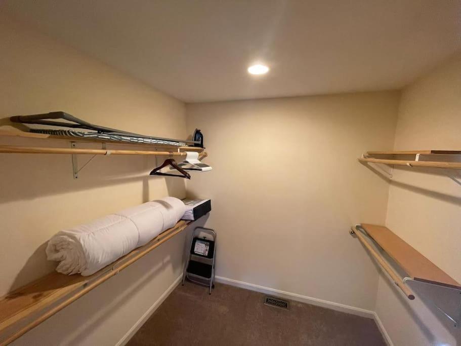 Entire Private 2 Bedrooms House, Nice Neighborhood Arnold エクステリア 写真